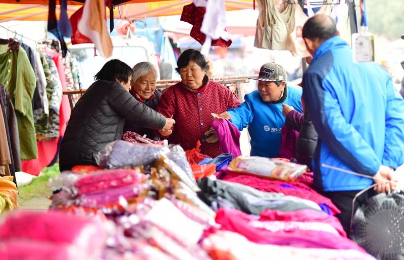 “三九”时节，寒冷袭人，但各地的人间烟火气却格外浓郁，温暖了整个寒冬。
在黑龙江