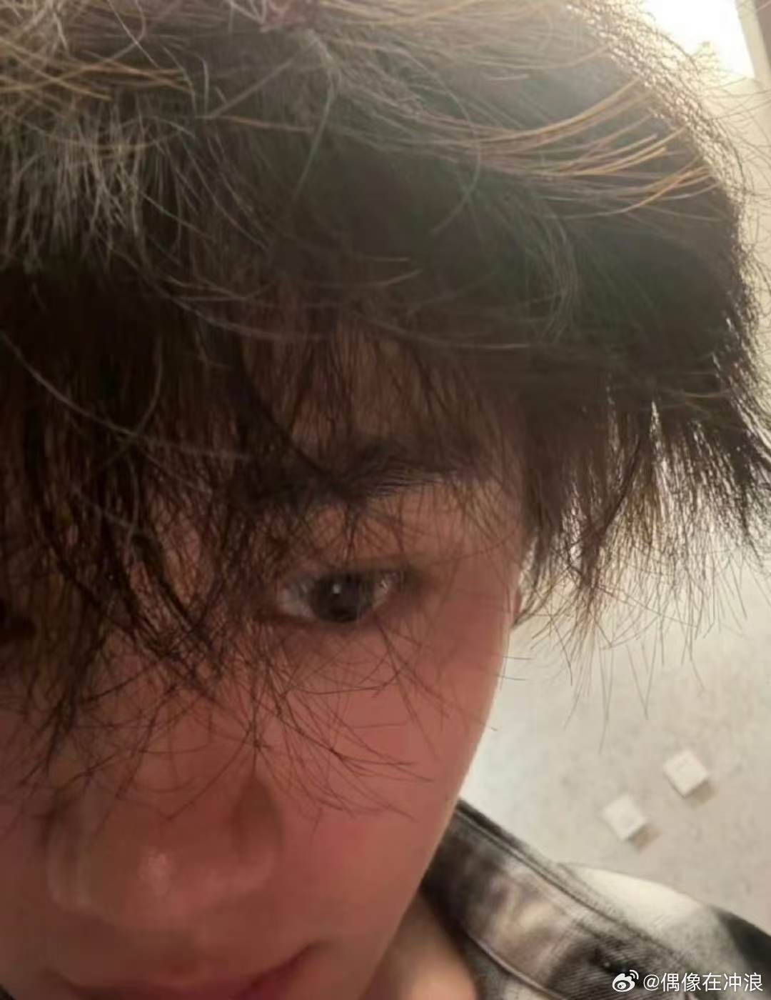 丁程鑫发这样的自拍是好男孩吗丁程鑫发这样的睡衣自拍是好男孩吗丁程鑫在高会发布这样