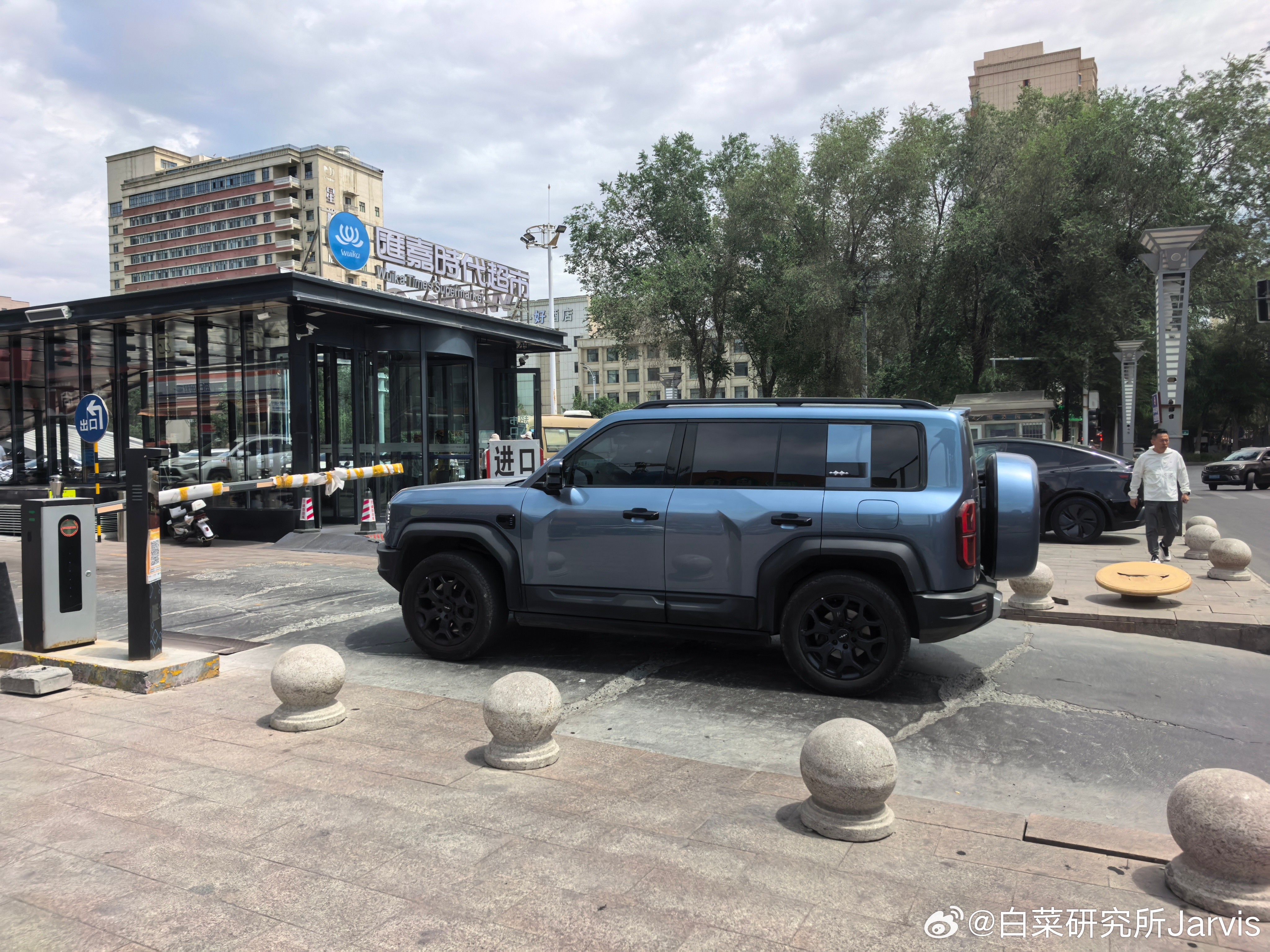 跟着豹5来吃辣皮子拌面 乌鲁木齐·歹歹的加个面过油肉拌面
