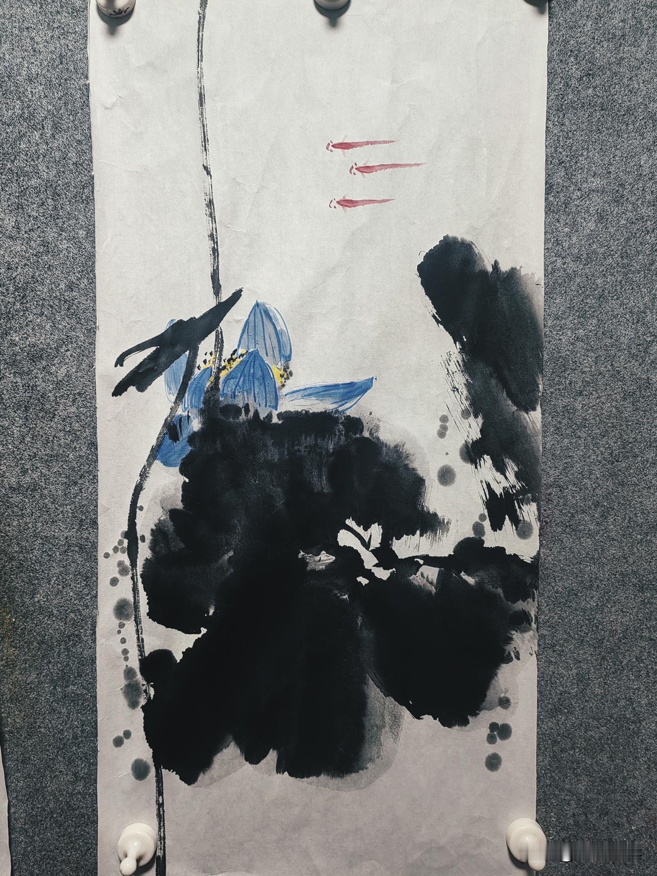 练习画荷
买了10张红星宣纸，没舍得用，但是昨天画了一下。感觉挺好啊。但不是老纸