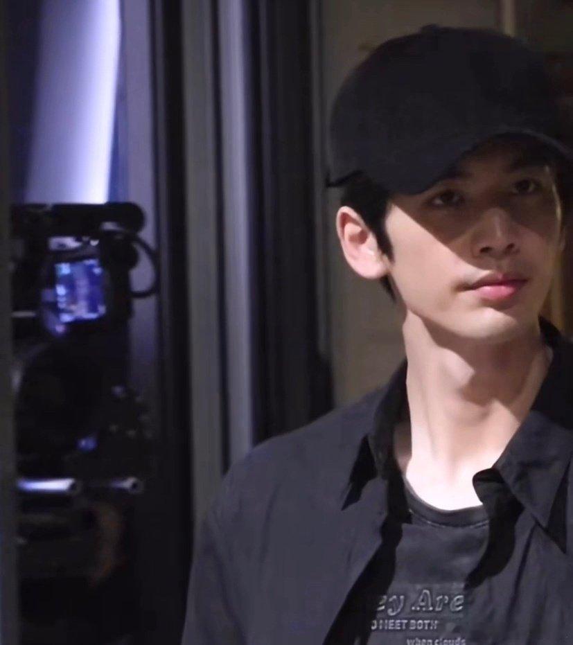 张凌赫素颜好像变了一个人 ​​​