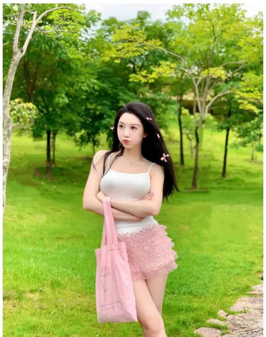 小裙子拍照，6个小动作，拍照俏皮可爱，出片好看显身材