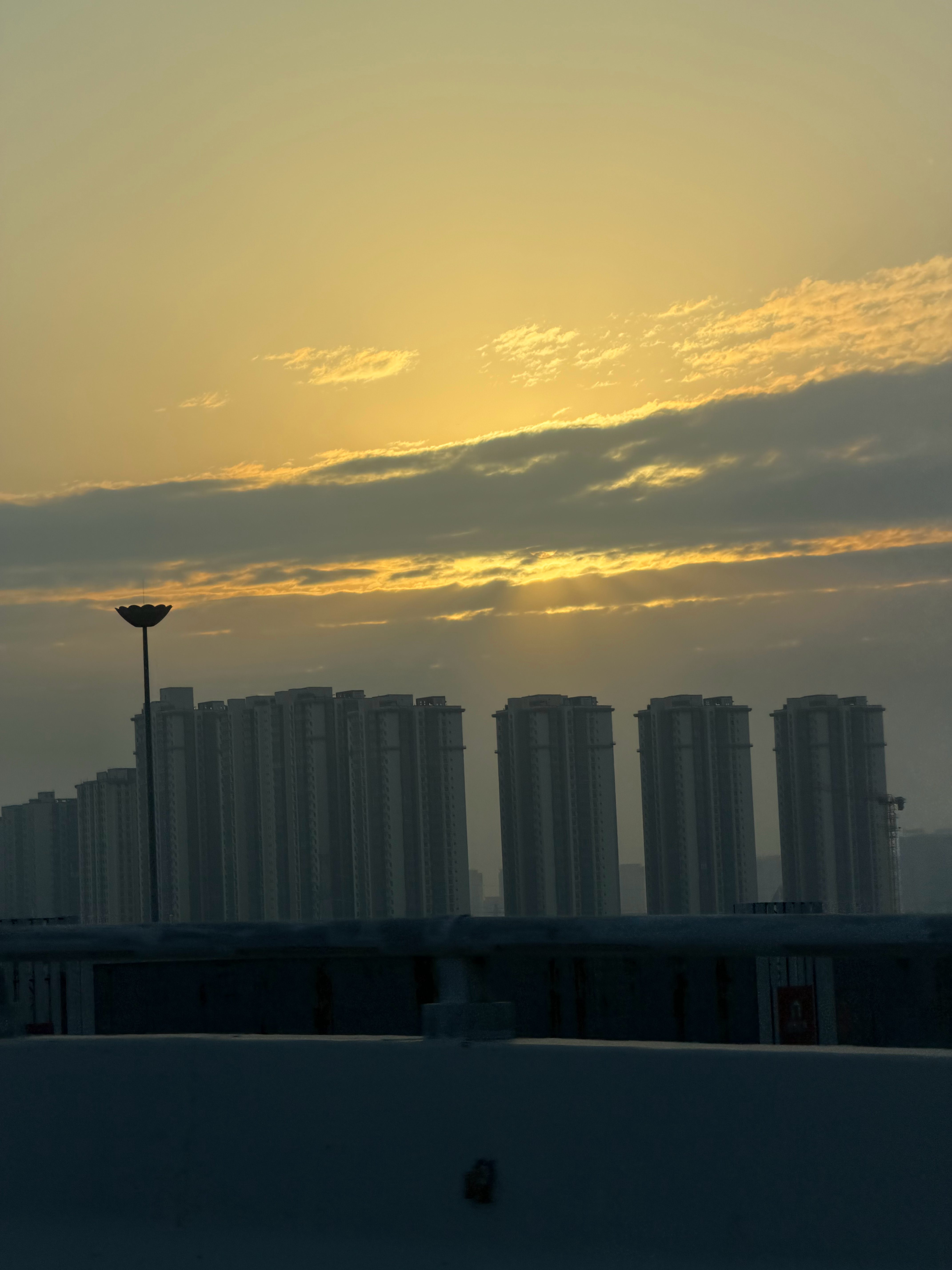 人在成都，放在小区门口菜鸟驿站的快递突然被签收了！赶紧打电话给菜鸟驿站问啥情况，