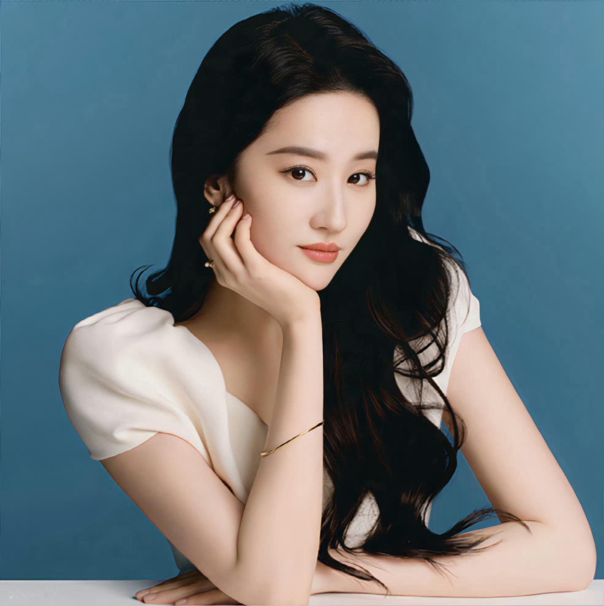 刘亦菲怎么就没戏瘾呢一年不进组就五积六受的内种 