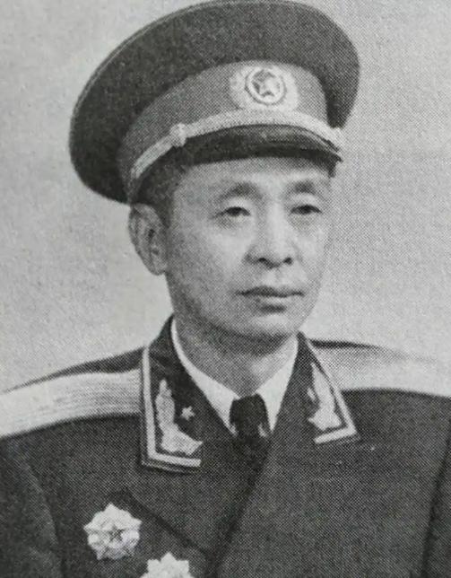 1957年，开国少将向中央申请：“我脑袋受过伤，不适合当官，想回家当农民！”中央
