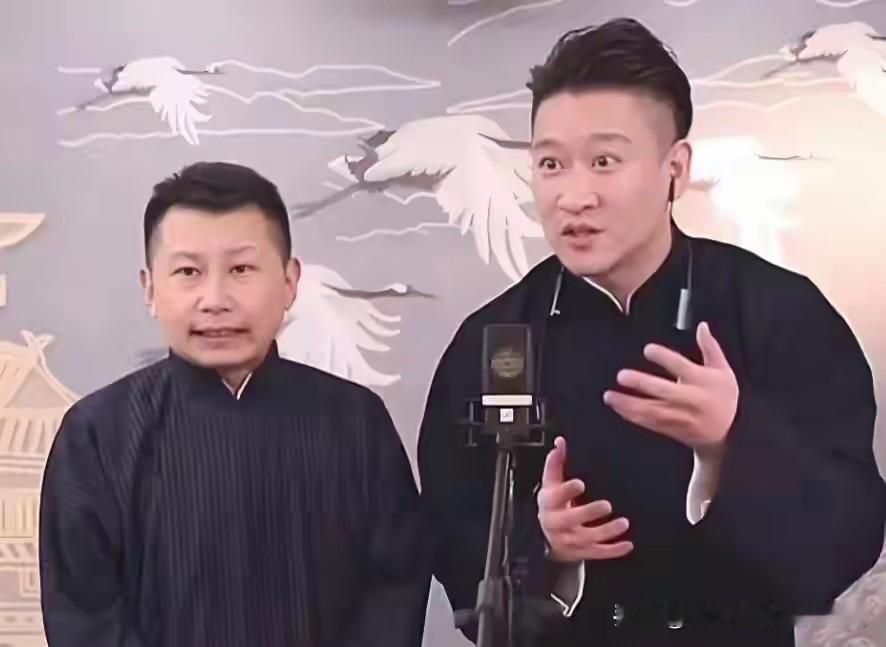 同样是相声圈出事郭德纲何云伟前师徒，一个演出全面暂停，一个照常登台，不少网友直呼