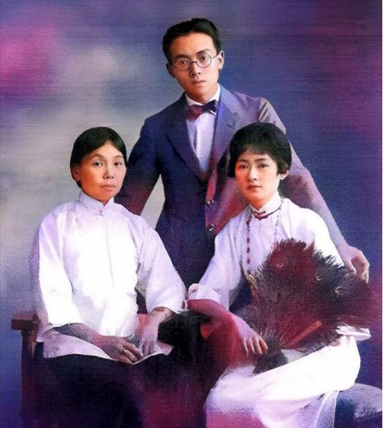 1936年，32岁林徽因头发蓬乱，哭着嘲母亲吼道：“你就是一个疯子！你不配有孩子