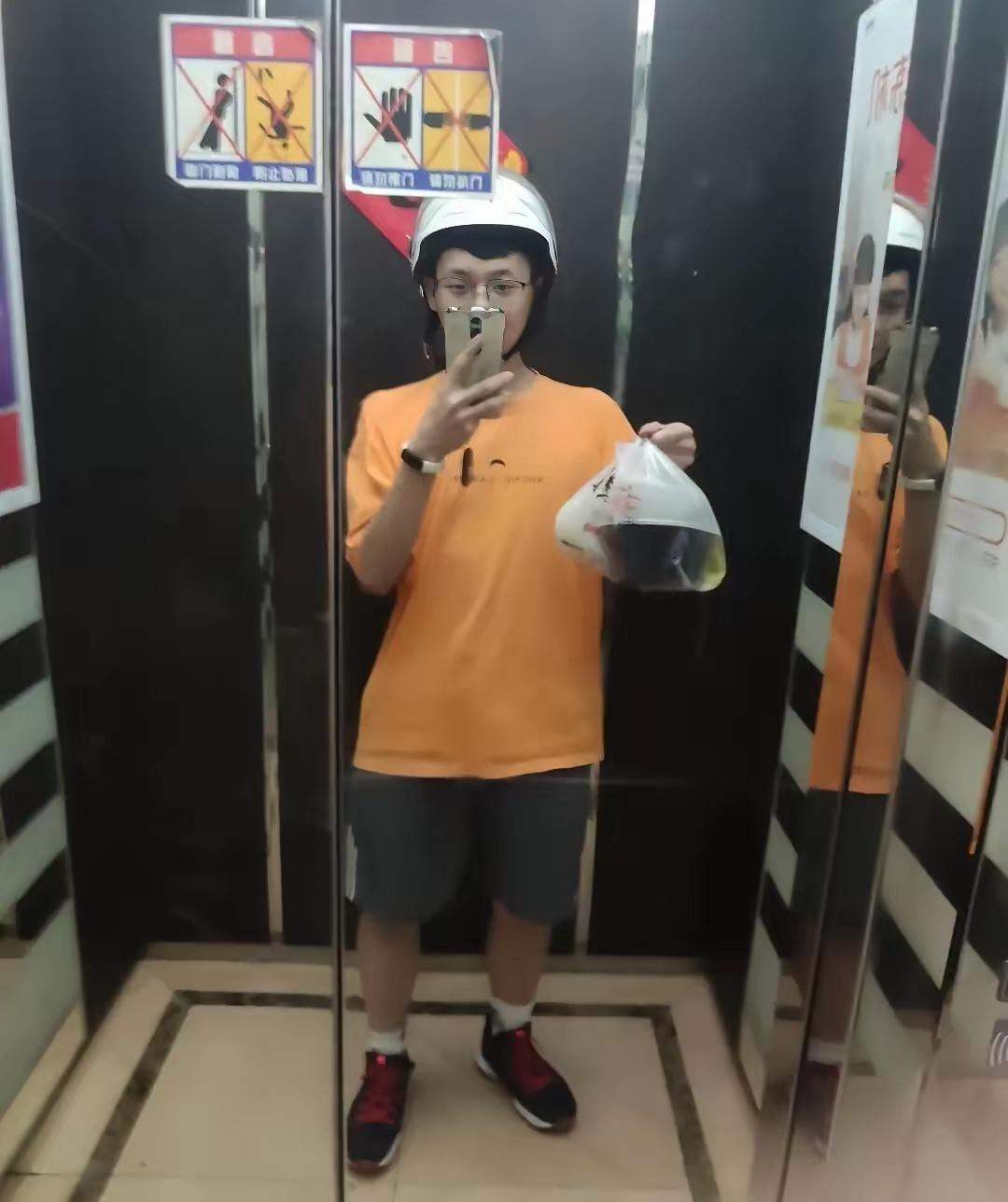浙江宁波，一名学生趁着暑假去跑外卖挣钱，忙活了三天，非但没赚到钱，反而倒贴700