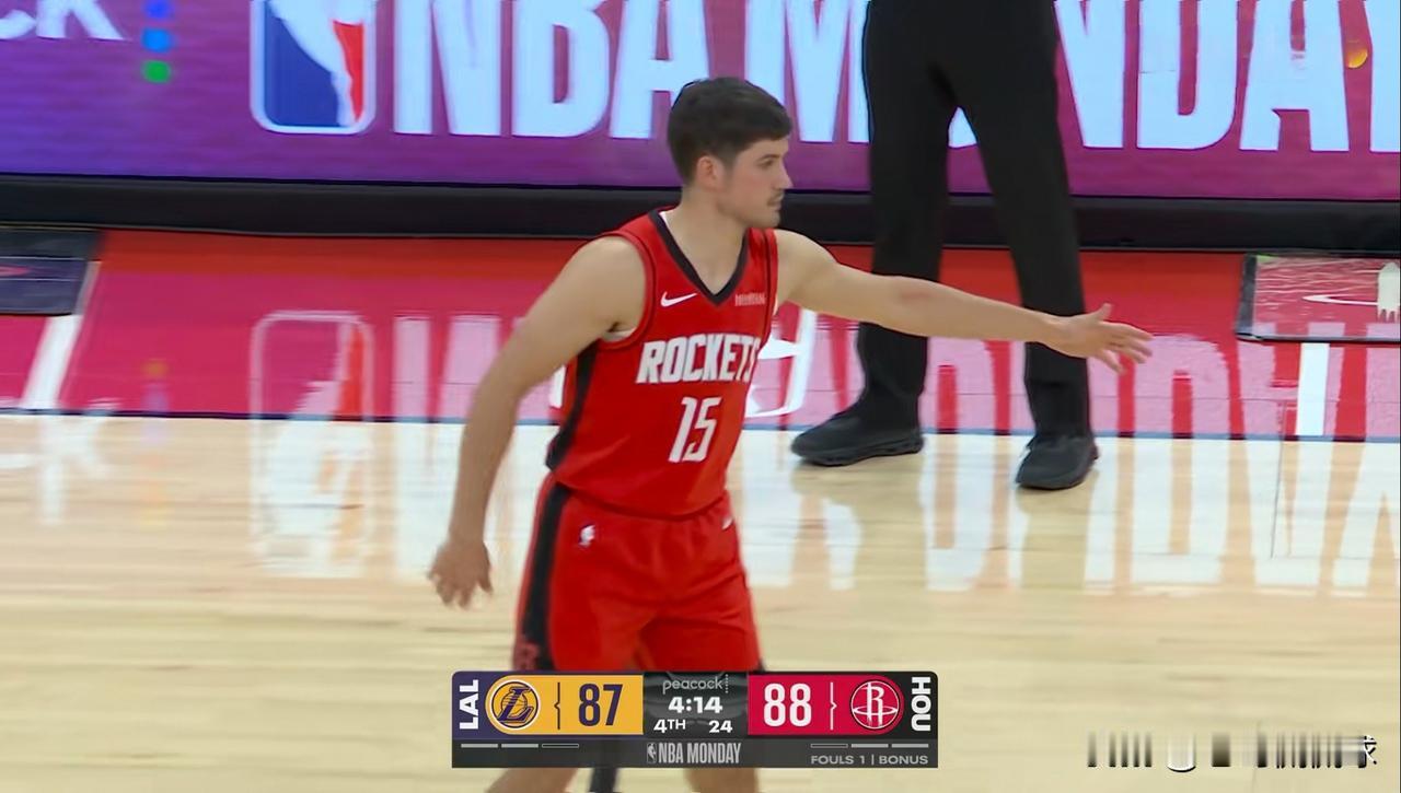 火箭新星谢波德注定成不了一名顶级射手！在今天火箭主场以92：100输给湖人的比赛