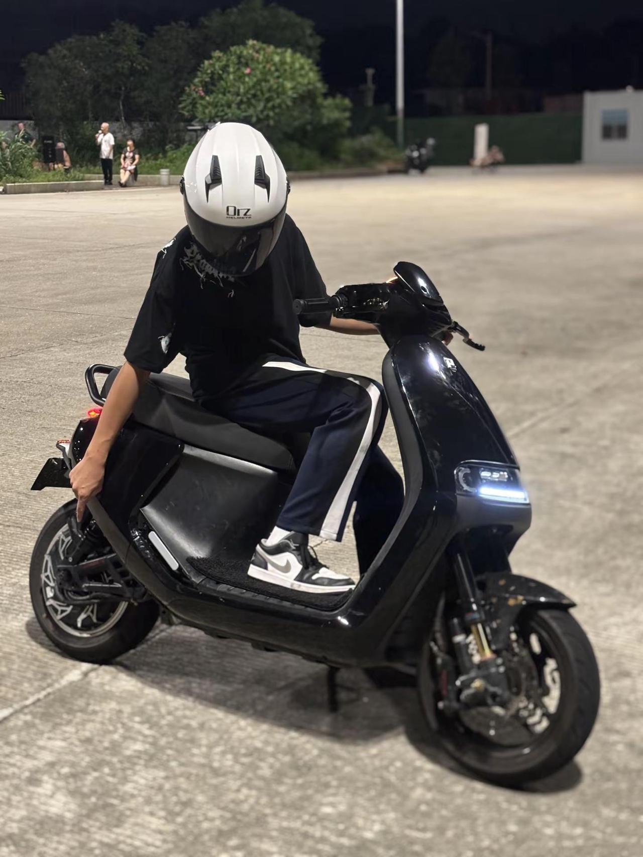你男朋友说得对 黑色壳的车都没啥战斗力e80c 黑武士