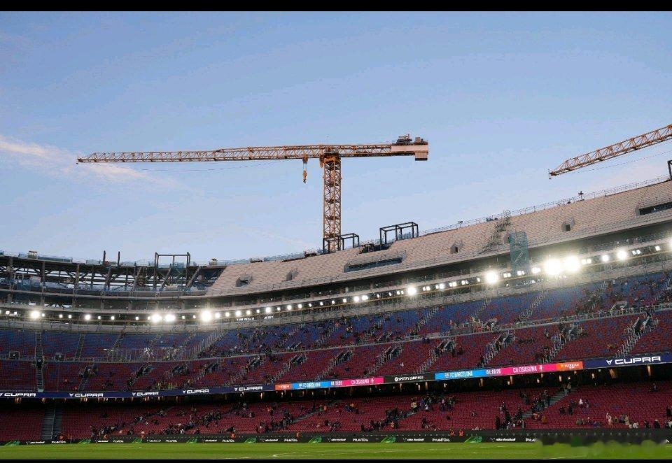 巴萨1月18日讯 据《每日体育报》报道，诺坎普球场扩容改造工程的两个关键环节因行