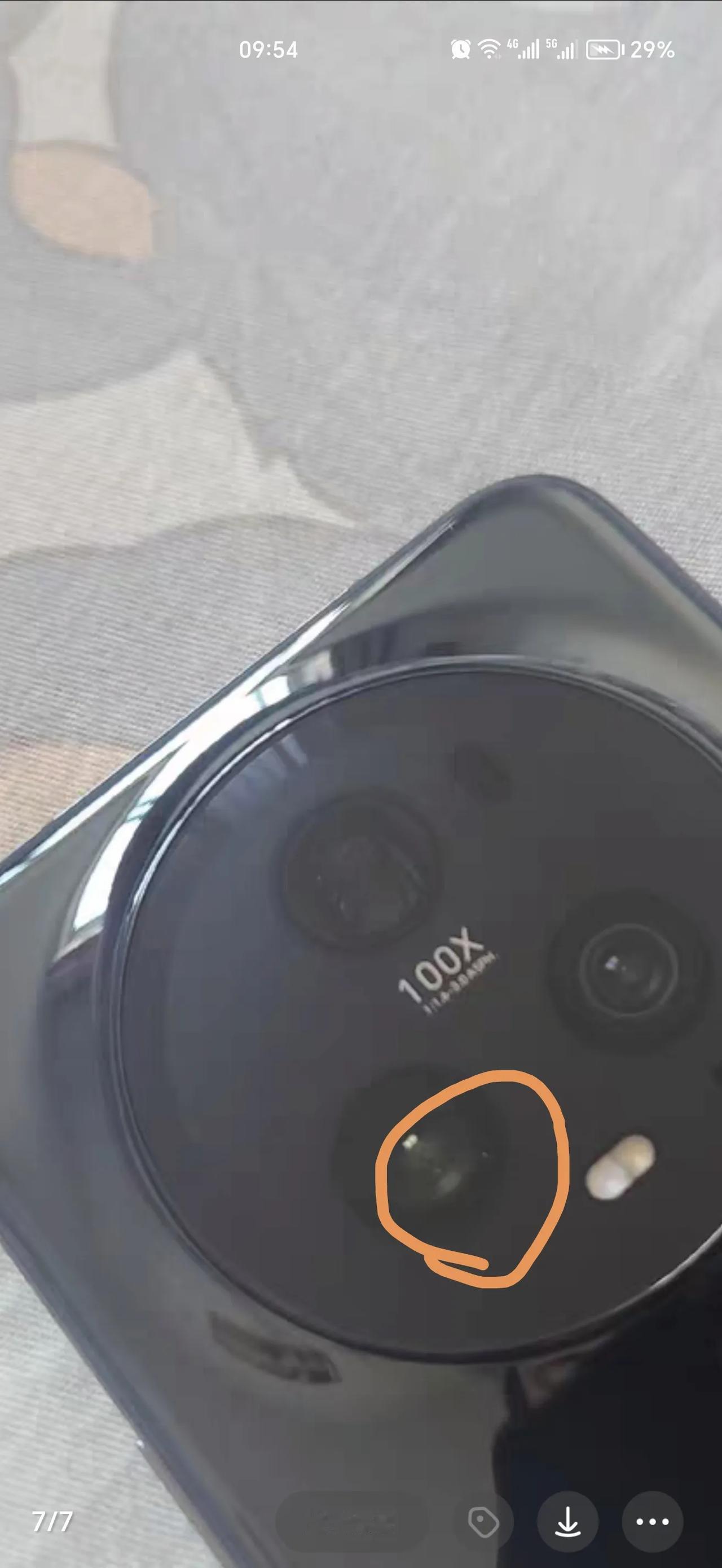 荣耀旗舰手机用了半年摄像头进灰

还是旗舰机

售后只给拆机清理，拆机就不是原装