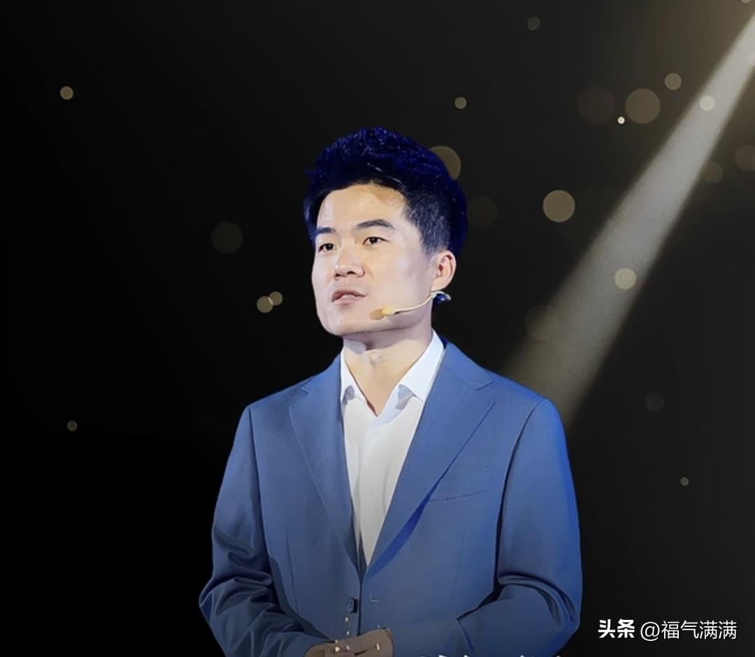 董宇辉还是那个董宇辉，
但我发现评论区最狠的一句吐槽是：
‘他嘴皮子一动，我就知