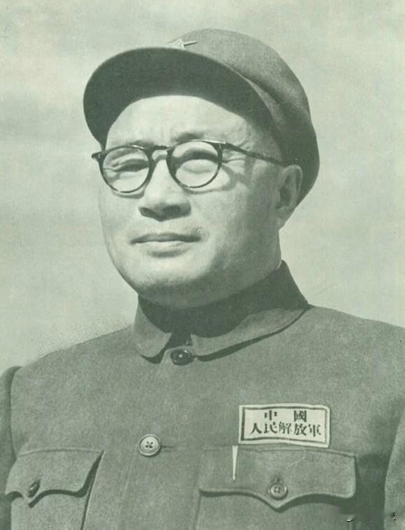 刘伯承元帅修改并重新确定我军各种称呼：“伙伕”改为“炊事员”、“马伕”改为“”“