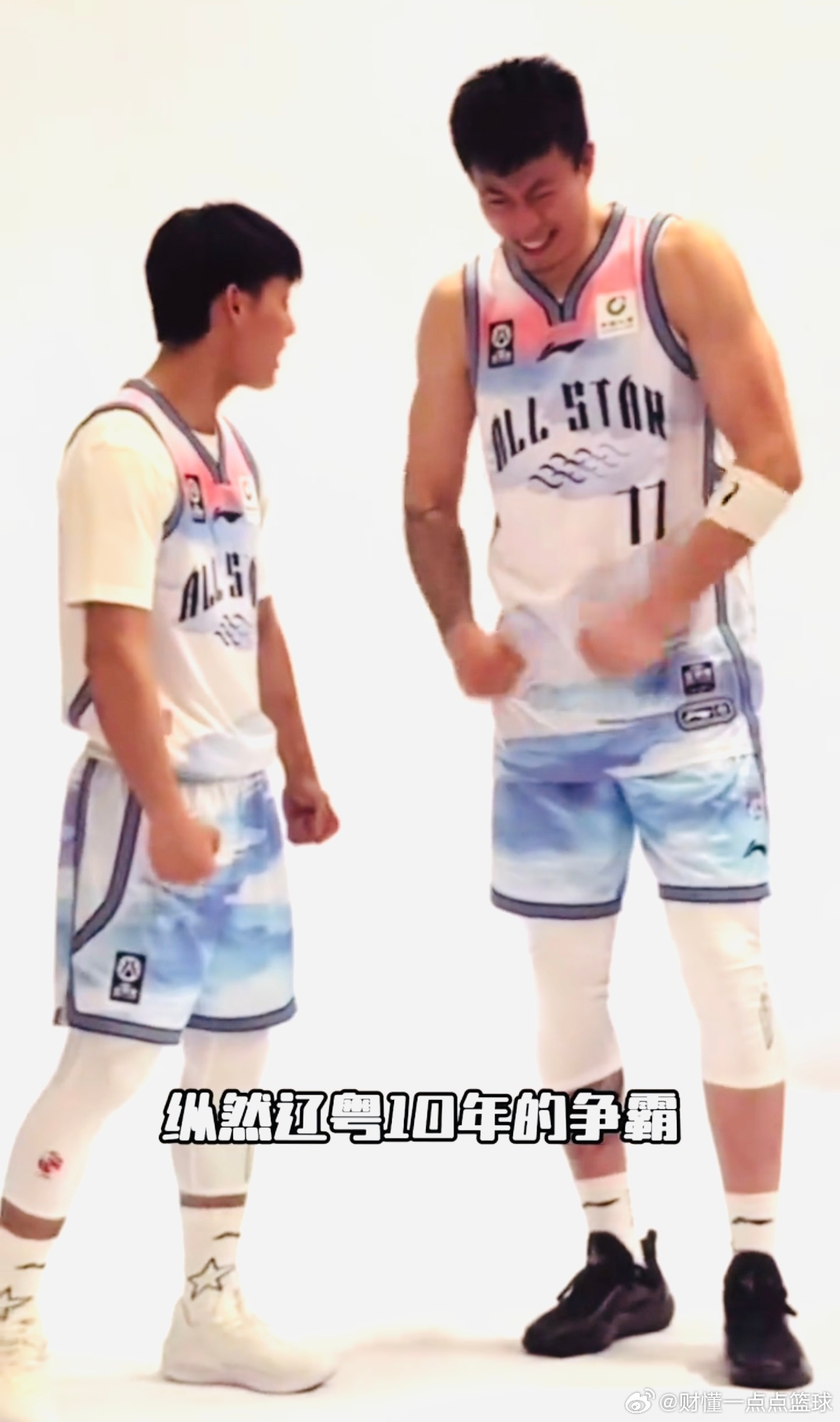 昨晚的定妆照拍摄现场，一幕“世纪大和解”直接戳中球迷泪点，也狠狠打脸了网上互撕的