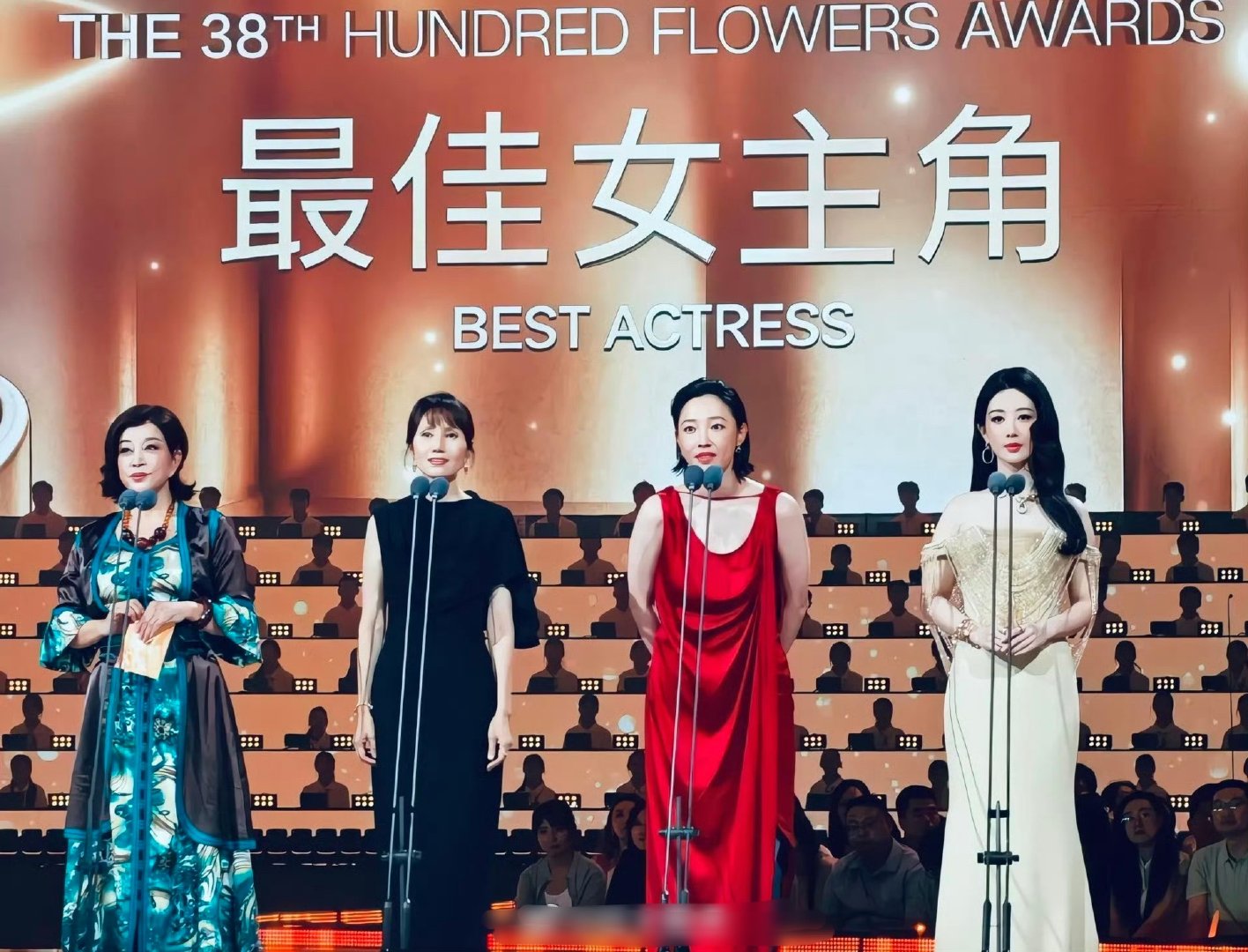 刘晓庆 女帝和她的将相 刘晓庆、袁泉、白百合、杨紫的同框，就是女性力量的集中展现