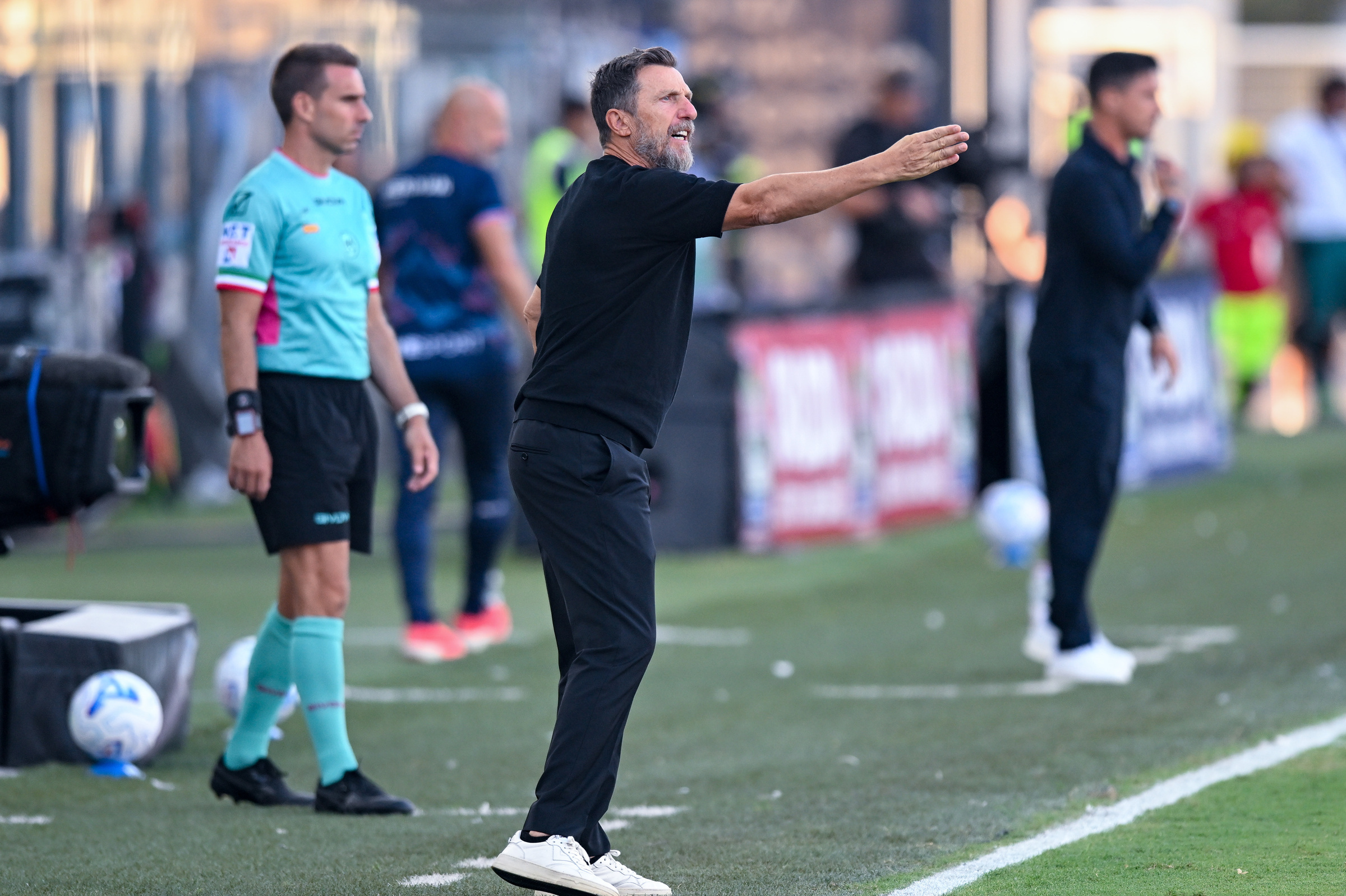 [蛋糕]今天是莱切主教练欧塞比奥·迪弗朗切斯科的57岁生日。祝他生日快乐🎂我们