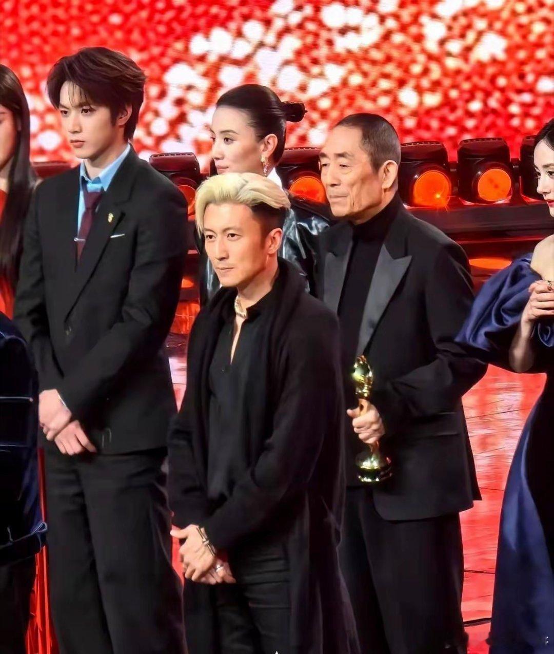 身高174。5厘米，谢霆锋差点让整个娱乐圈的颜值标准彻底锁死。粉丝们争论他不够高