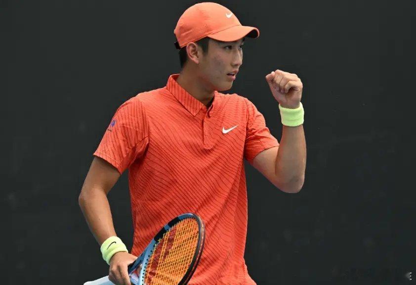 澳网2026商竣程0比3范德尚舒普吴易昺2比3斯皮齐里 很聪明，他知道踢足球赶不