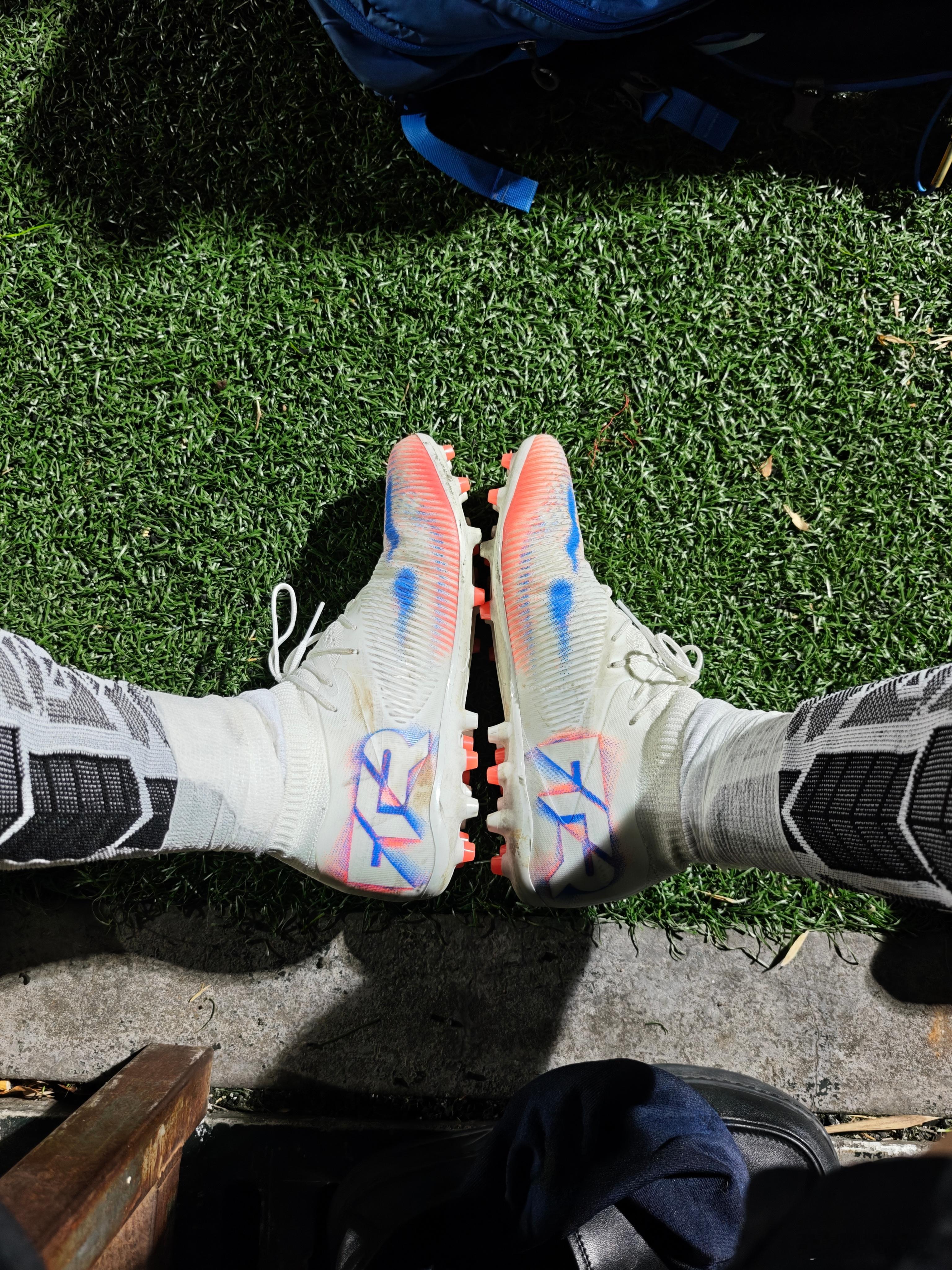 这对捡漏的足球鞋果然是射门靴！今天打边后卫都能进两个，进攻效率比我厂还高