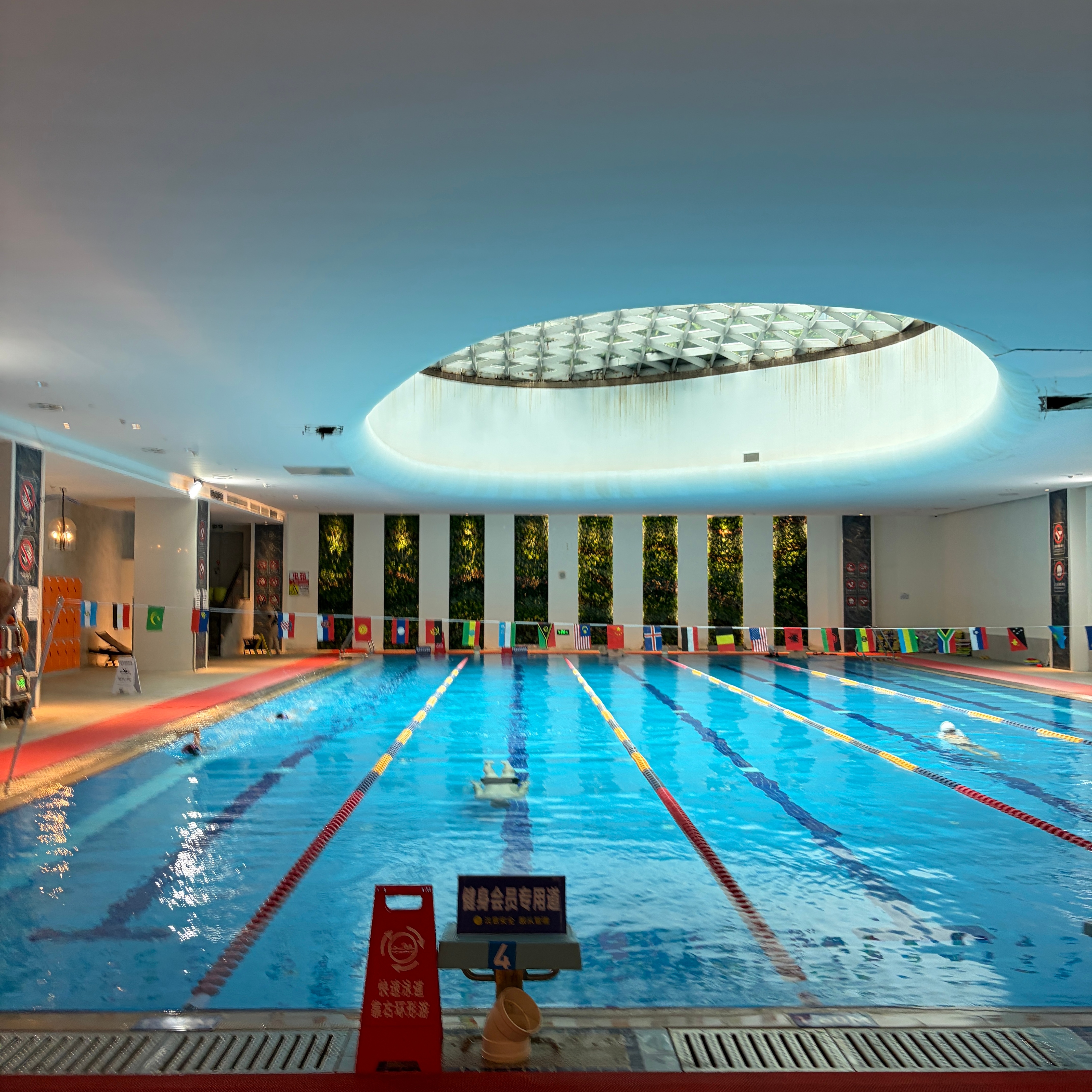 本周第一游🏊🏻♂️ 