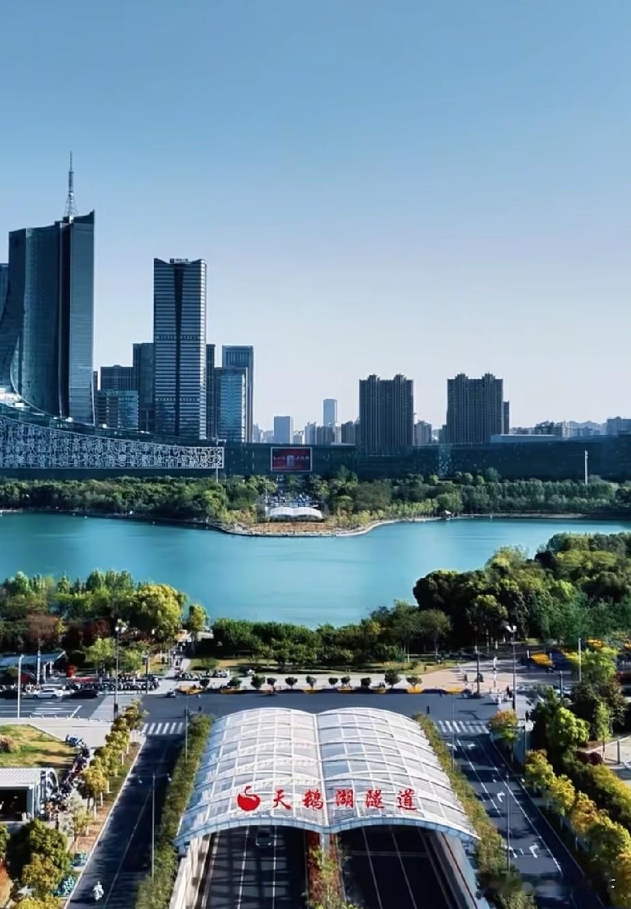 恭喜合肥，出现第一家市值超3万亿的上市公司，合肥长鑫做到了
内行人看门道，外行人