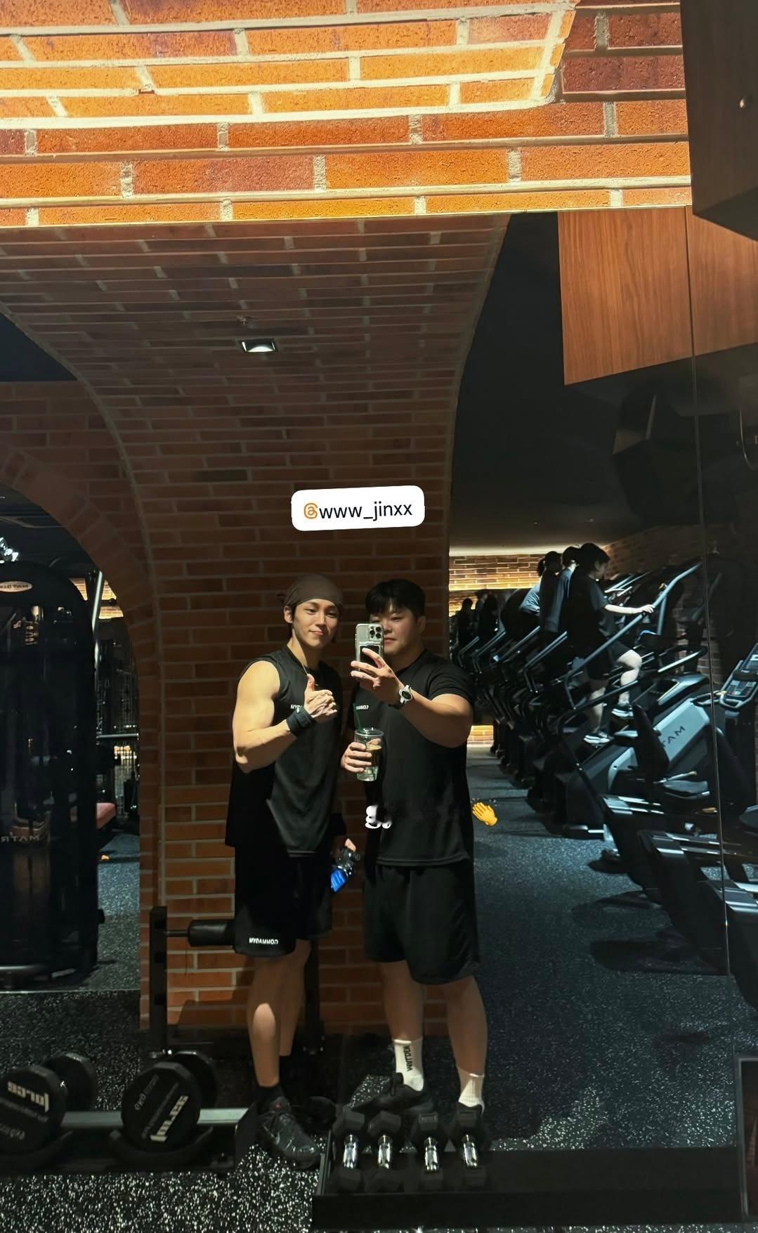 陈昱进[超话]  260828｜ins快拍更新i_jungkk提及www_jin