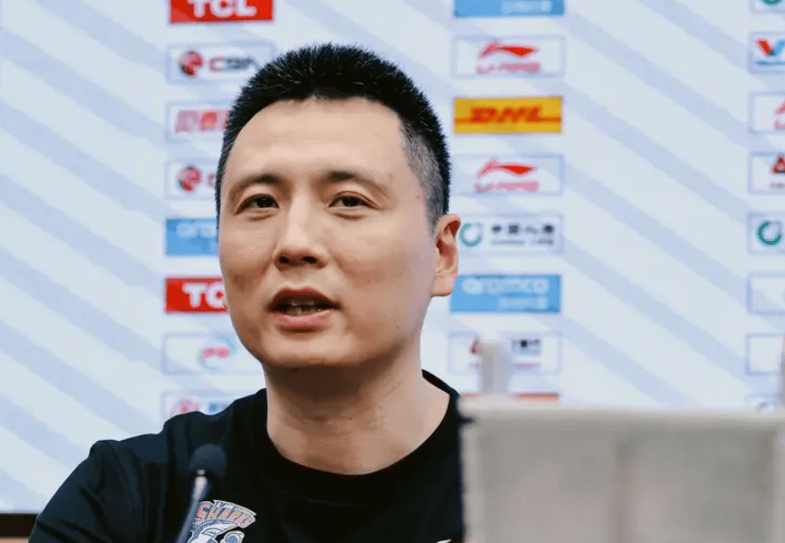 卢伟：赛季刚开始我们输了场球质疑声不断，大家一直支持我