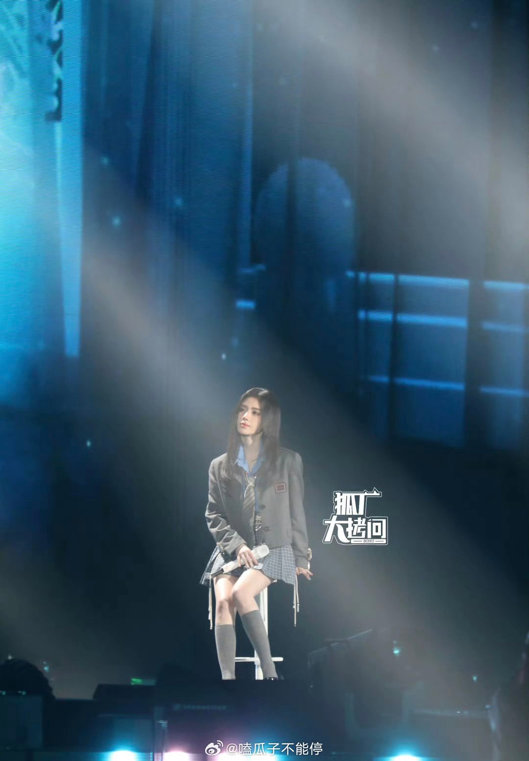 鞠婧祎今日黑长直生图直出，好美