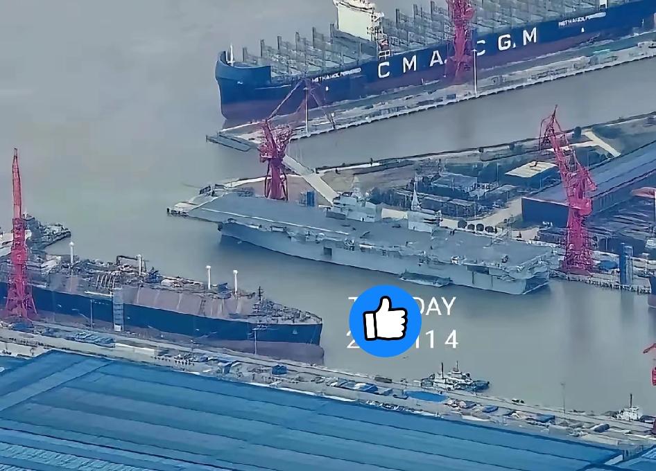 076这操作也太炸了！

本以为只是无人机专属舰，没想到电磁弹射+双舰岛直接拉满