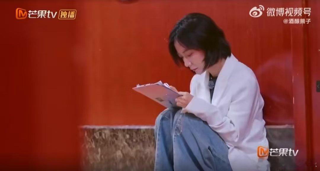 祝绪丹是懂安慰人的乘风2025 在“山丹丹红燕燕”组的训练日常中，祝绪丹的高能量