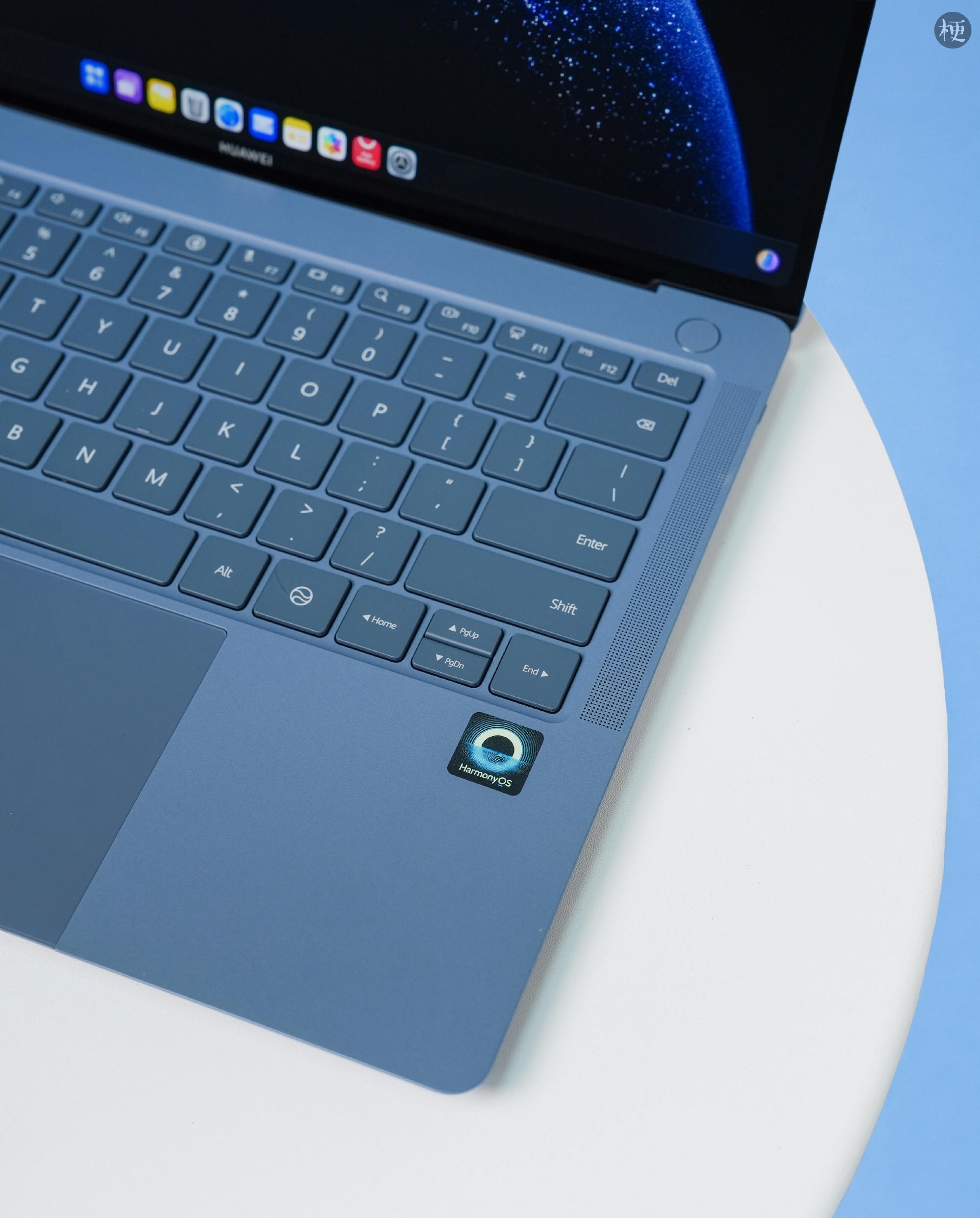 华为MateBook Pro用了快一年了，微绒金属机身，整机质感真的很在线，拿在