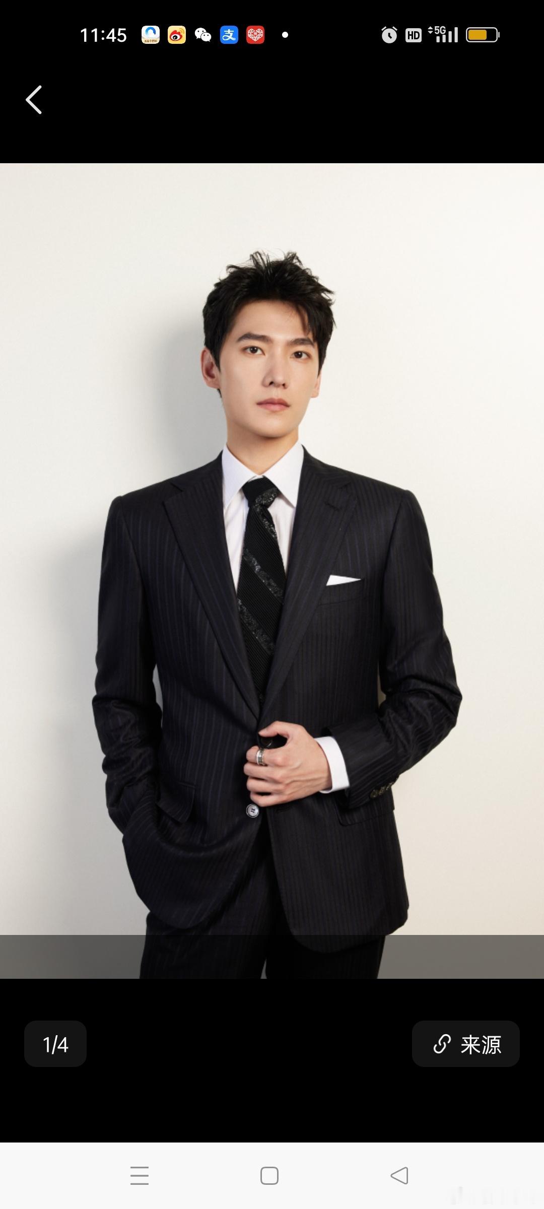 杨洋现身4S店选商务车近日，有消息称演员杨洋现身北京某日系豪华商务MPV的4S店