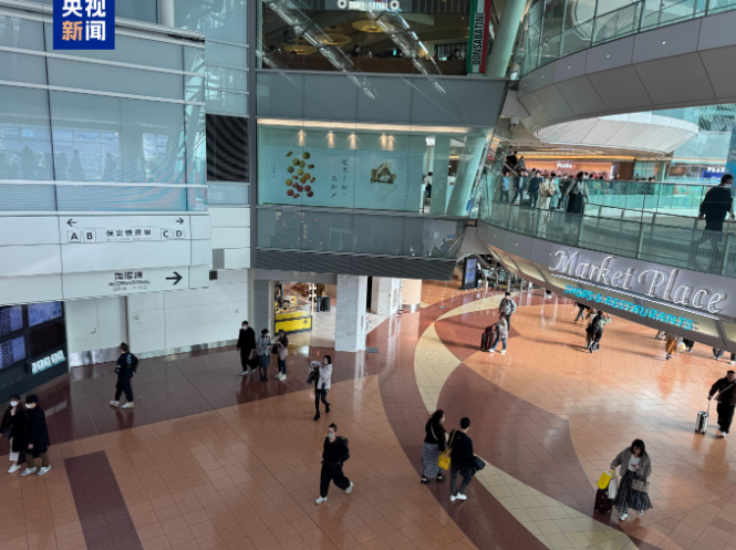 【#日本一客机发生发动机故障# 】#日本一波音客机发生发动机故障# 据日本国土交