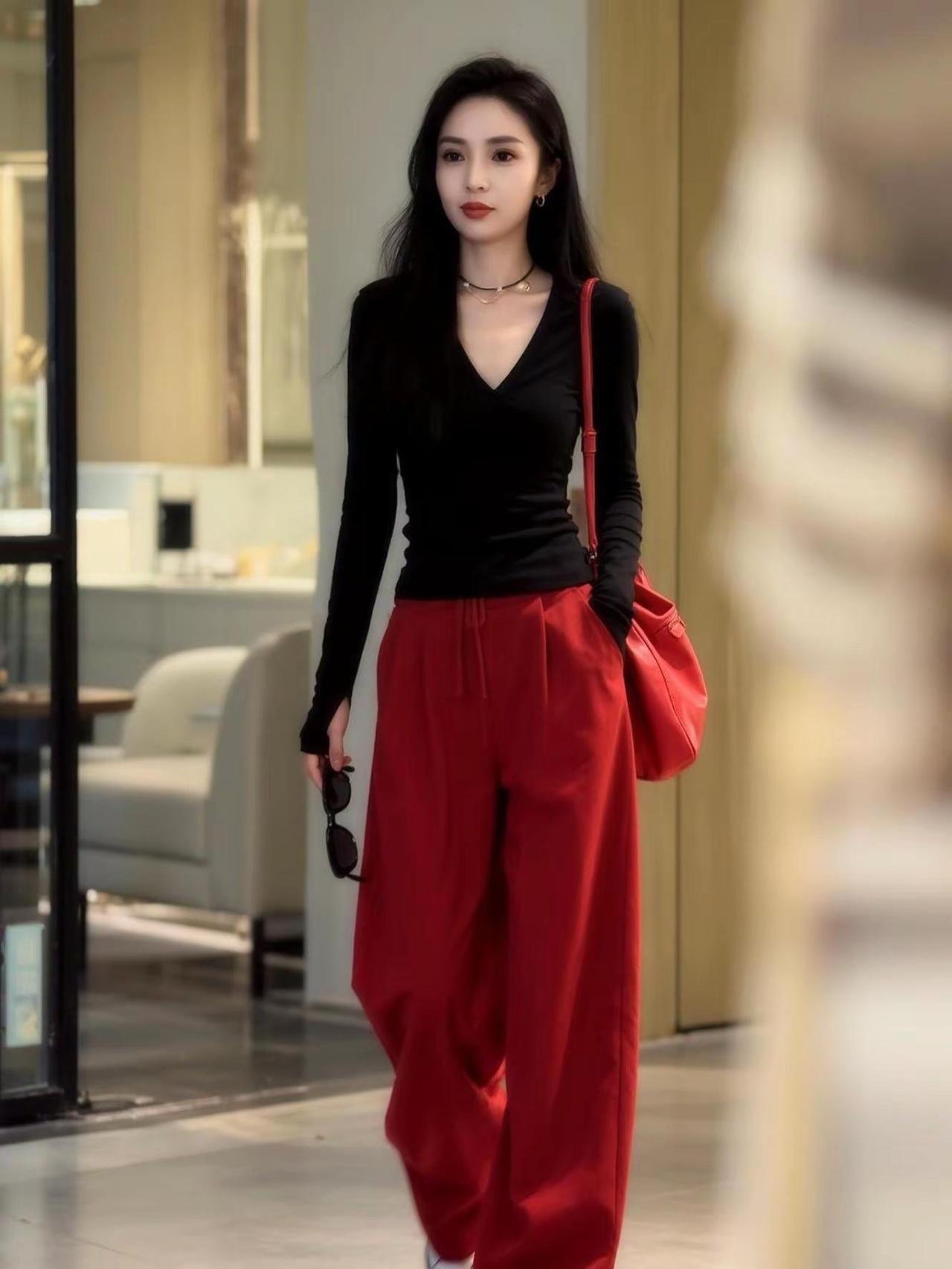 我留不住所有的岁月，岁月却留住我，不曾为我停留的芬芳，却是我的春天 ——《当你老