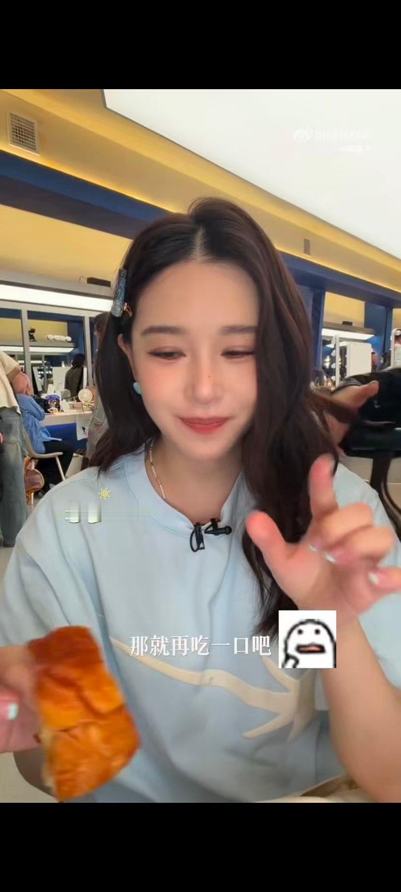 李小冉送的面包好吃到阚清子当晚饭吃李小冉送给阚清子很多面包李小冉送的面包到底有多