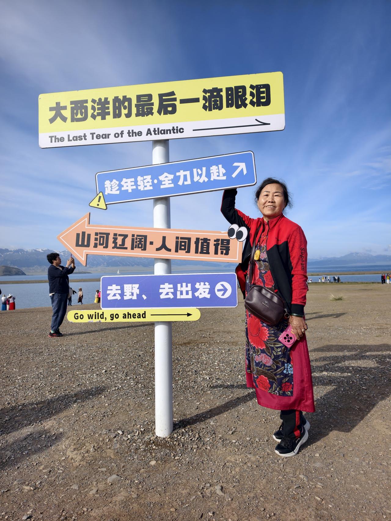 新疆赛里木湖，一个美得让人心醉的地方，我在女儿的支持下，在75岁的年龄，我来到了