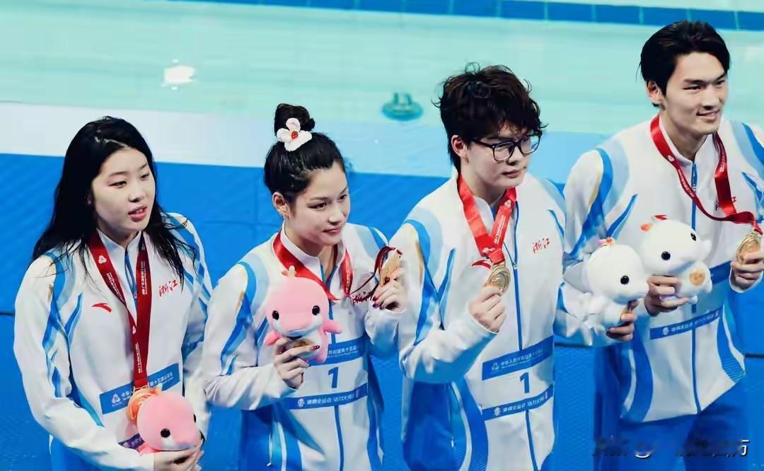 本届全运会游泳比赛，浙江“梦之队”的男选手仍然独霸一方，徐嘉余和汪顺都拿到了全运