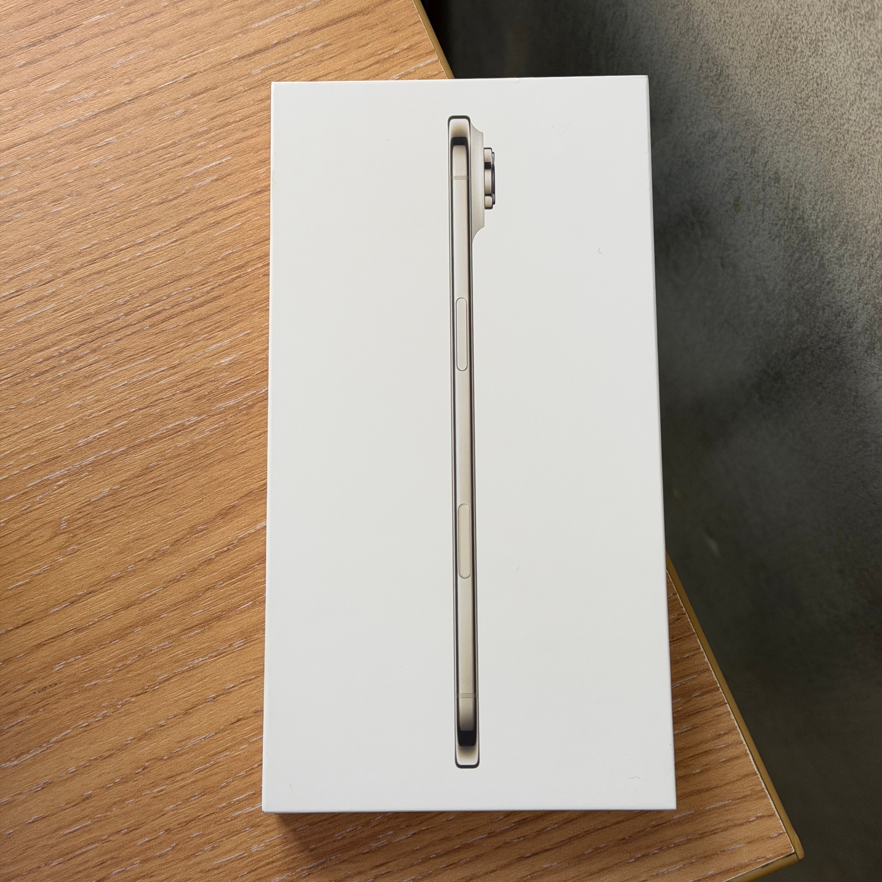 iPhone17ProMax 我们都只买了两台，iPhone Air 居然搞了三