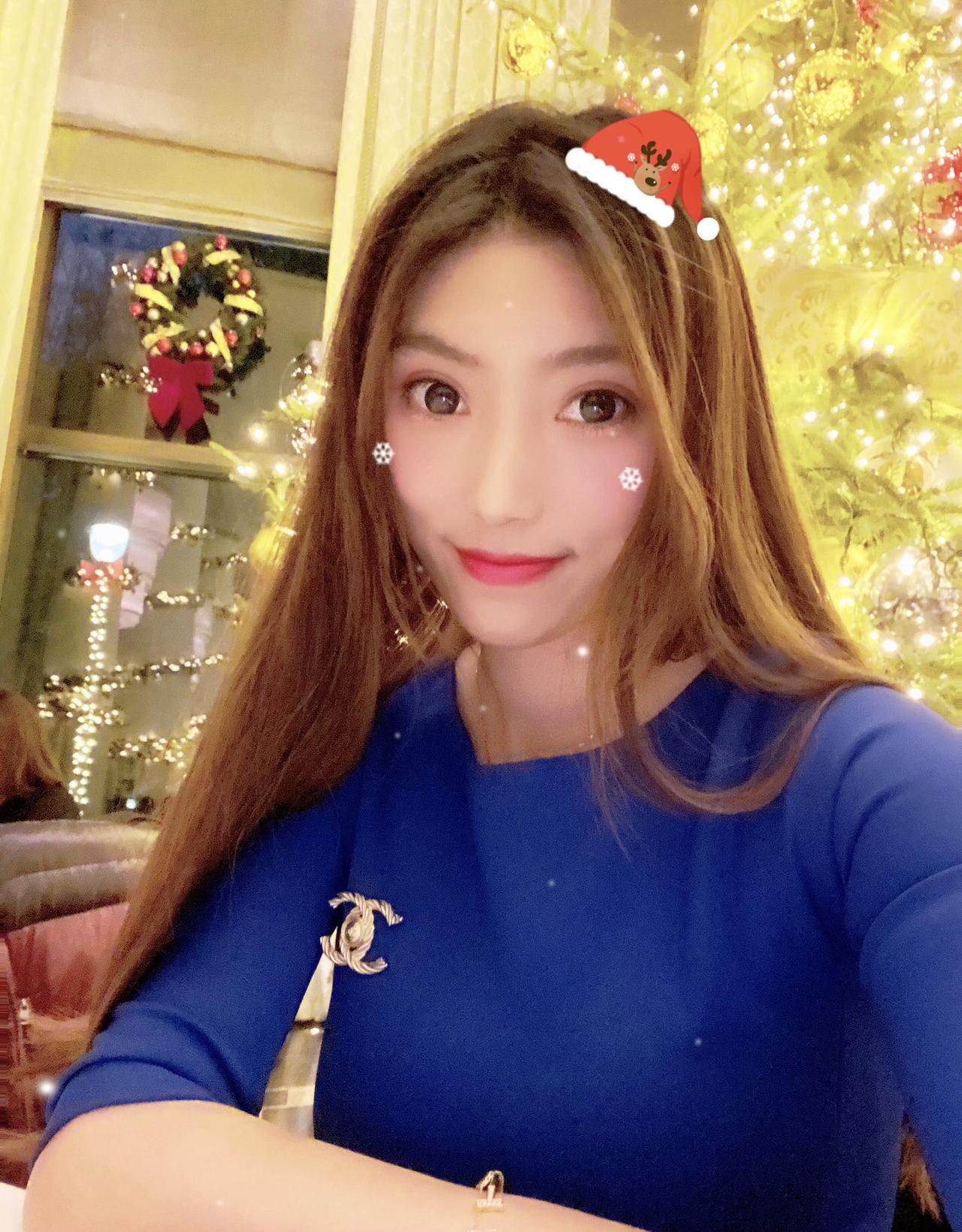 把普通的日子过得浪漫些，我的意思是，你值得。
上热门 御姐 美女 穿搭