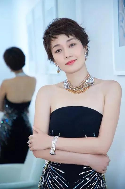 马伊琍说：
“一个人的家干不干净，
和穷富没有关系。
有些人没什么钱，
但是家里