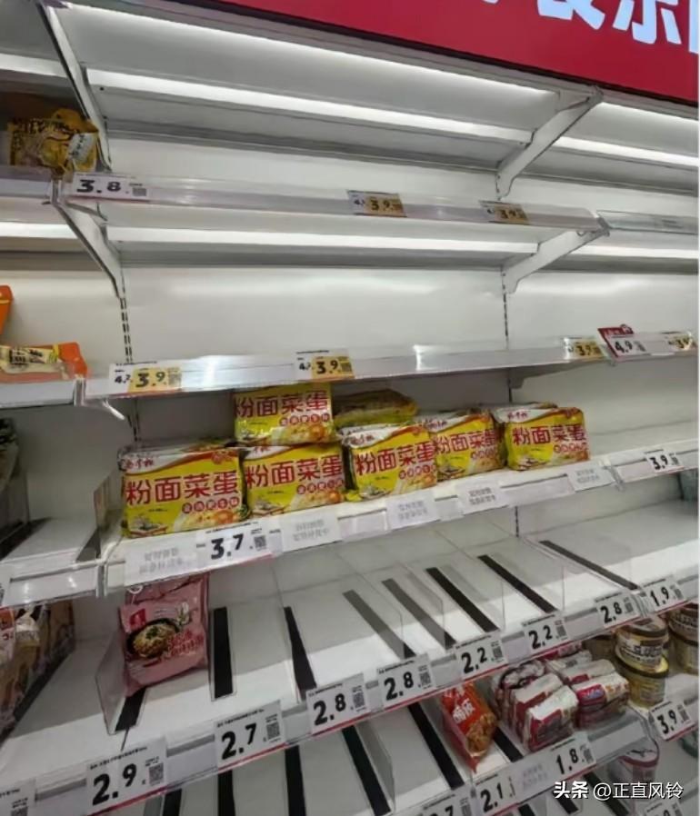 好吃的：抢疯！
​难吃的：谁也不要！
下次别拿这货了[呲牙]，台风囤货，你必抢的