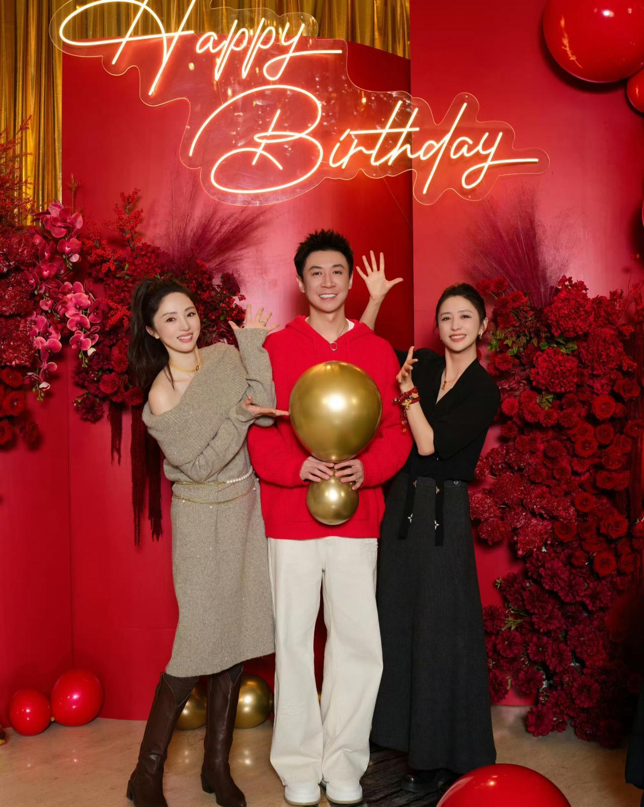 她把婚礼从场地到宾客机票，自己亲自盯。
他却连见长辈，耳机都懒得摘。
全网劝分的