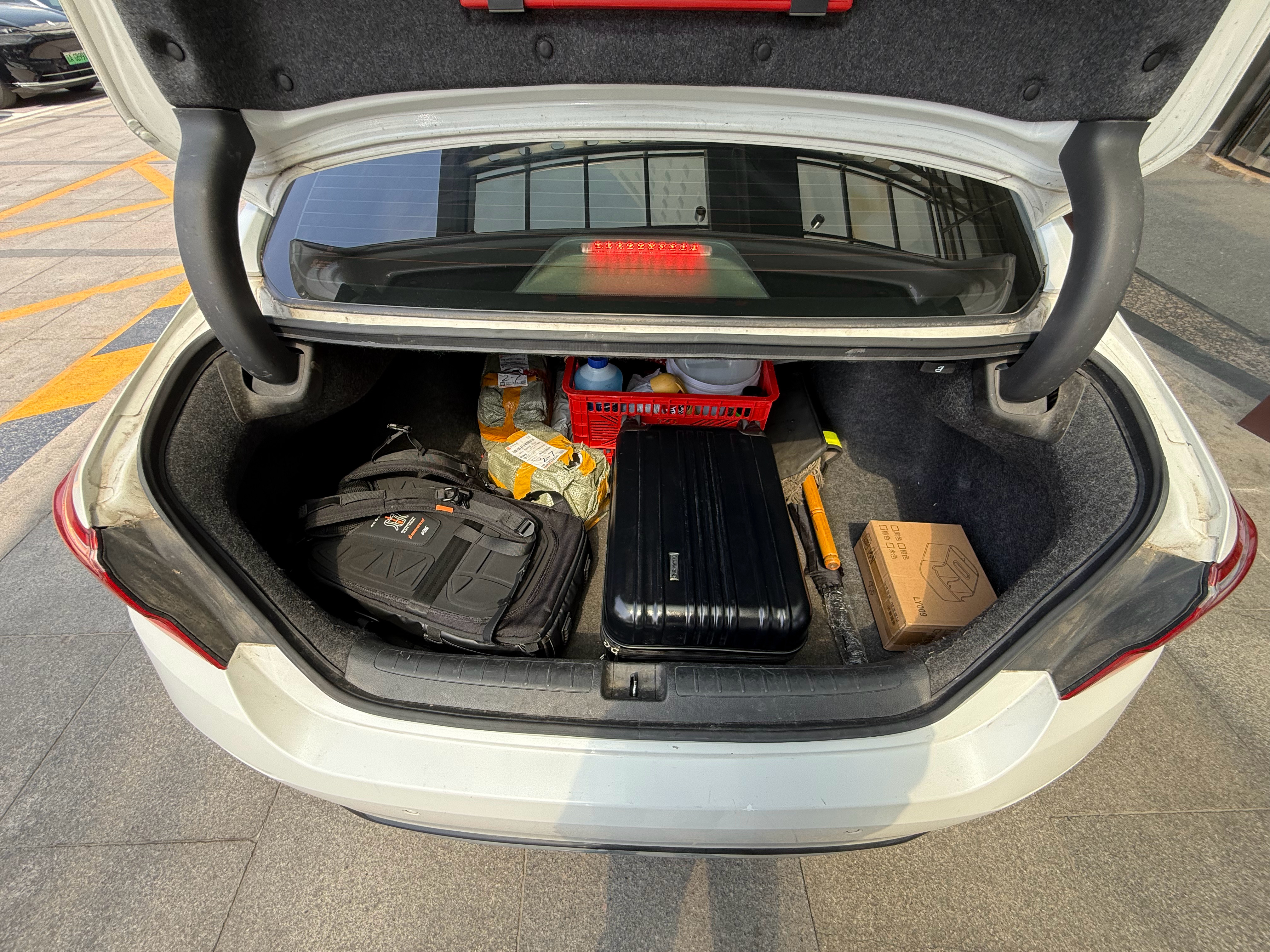 这本田inspire的尾箱横向宽度真夸张在新能源车上几乎没见过汽场全开