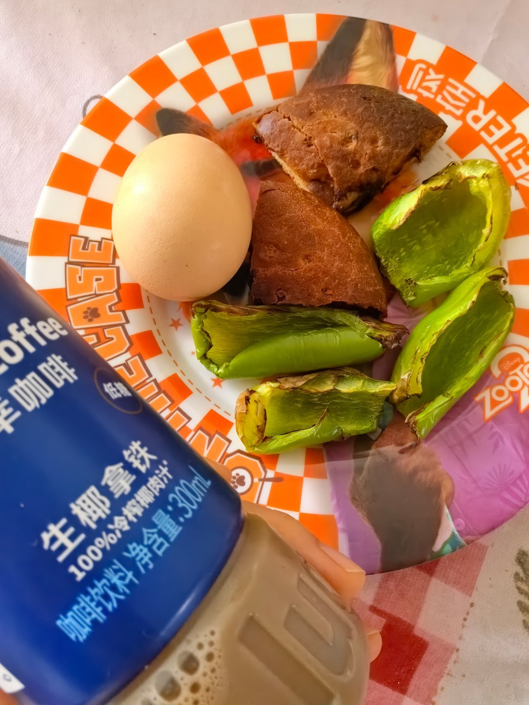 早安[太阳]吃早饭啦~那个糊的一塌糊涂的东西其实是奶酪饼来的[笑cry] ​​​