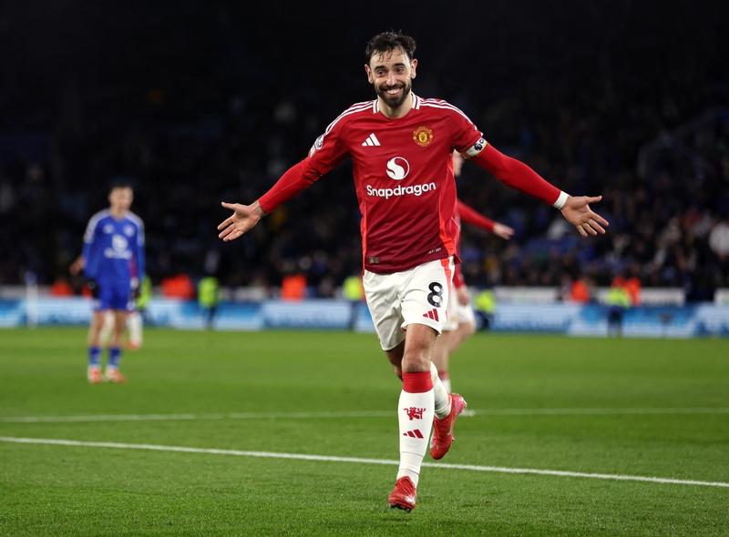 B费这个赛季是现象级的表现，赛季初丢点丢分快被骂死了，不过后面状态越来越好，B哥