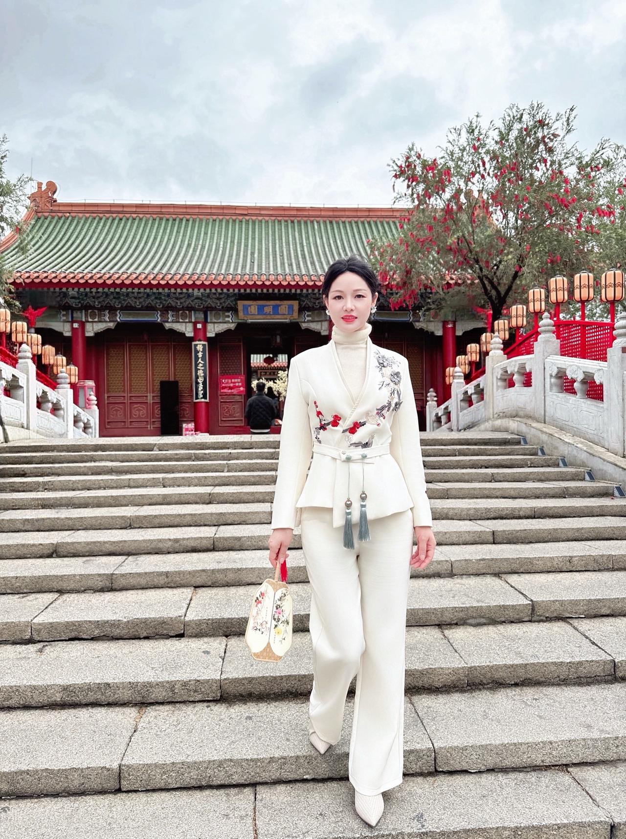 春已至，万物苏！气质穿搭 穿出民族范儿