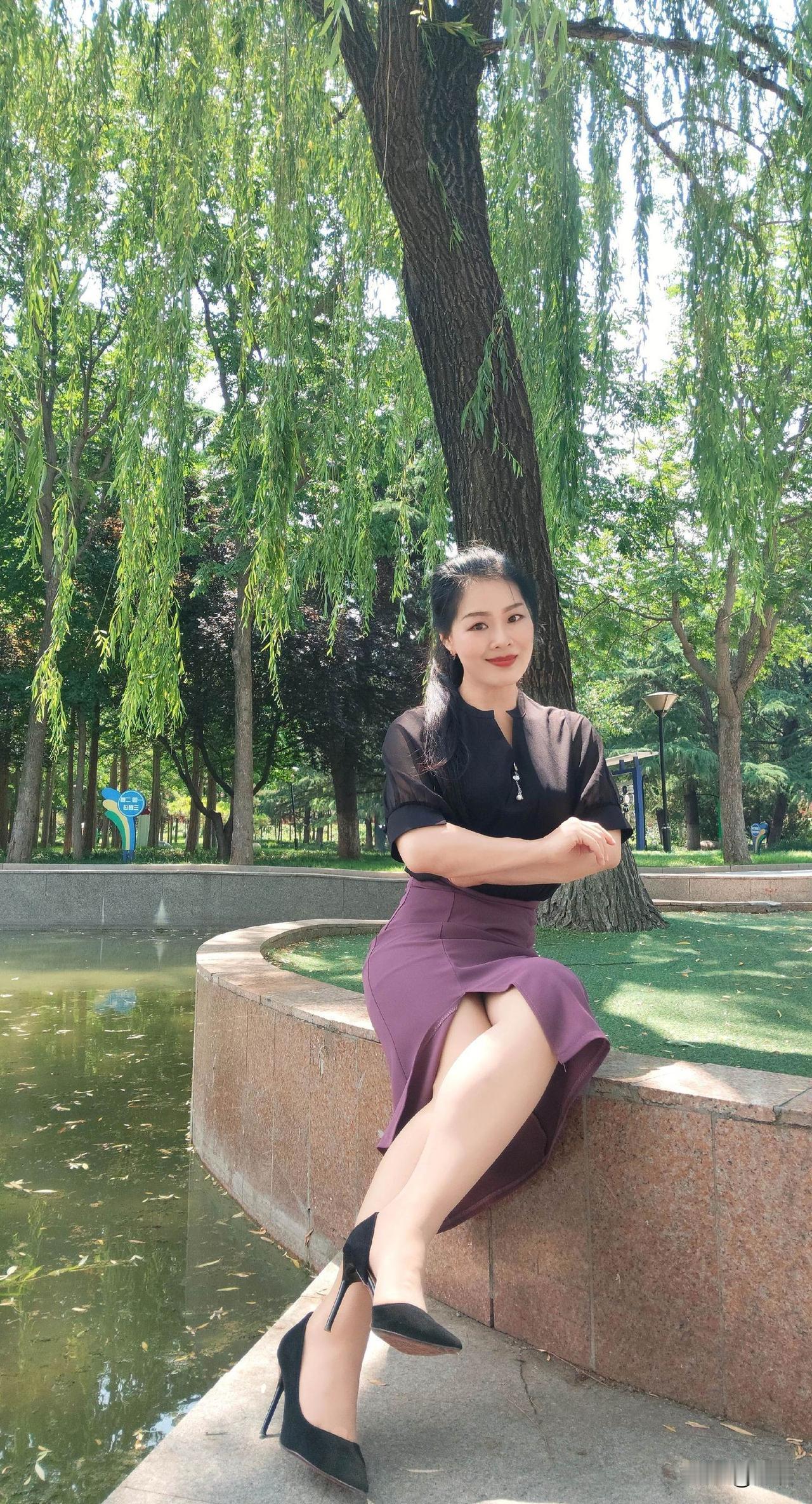 成熟稳重的美女你喜欢吗?