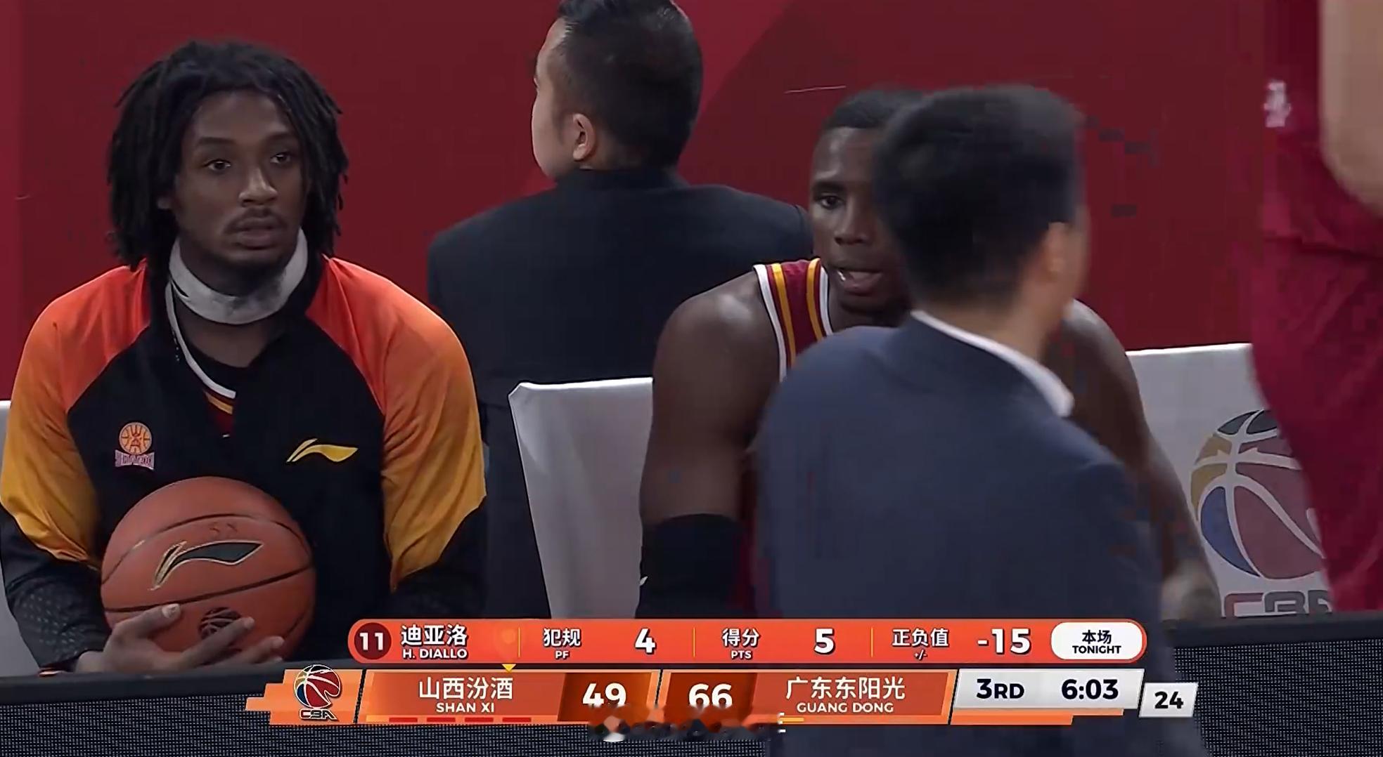 实在不知道什么叫打篮球，就下去坐一会吧。山西男篮vs广东男篮金秋观赛季广东宏远