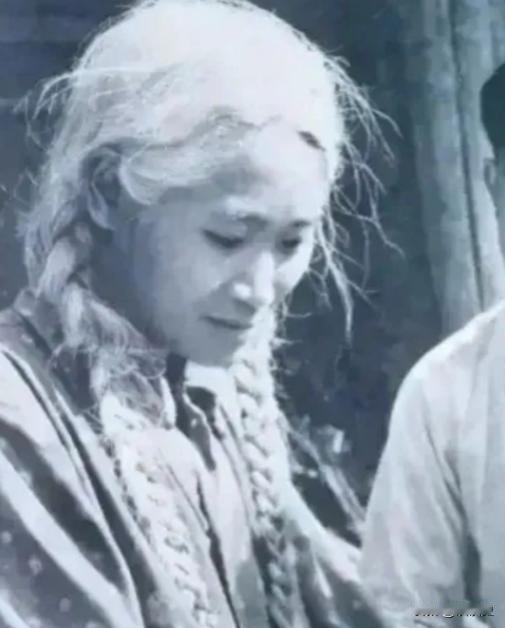 怪不得地主老财一定要得到“白毛女”，这是年近40岁的“白毛女”原型罗昌秀的真实照